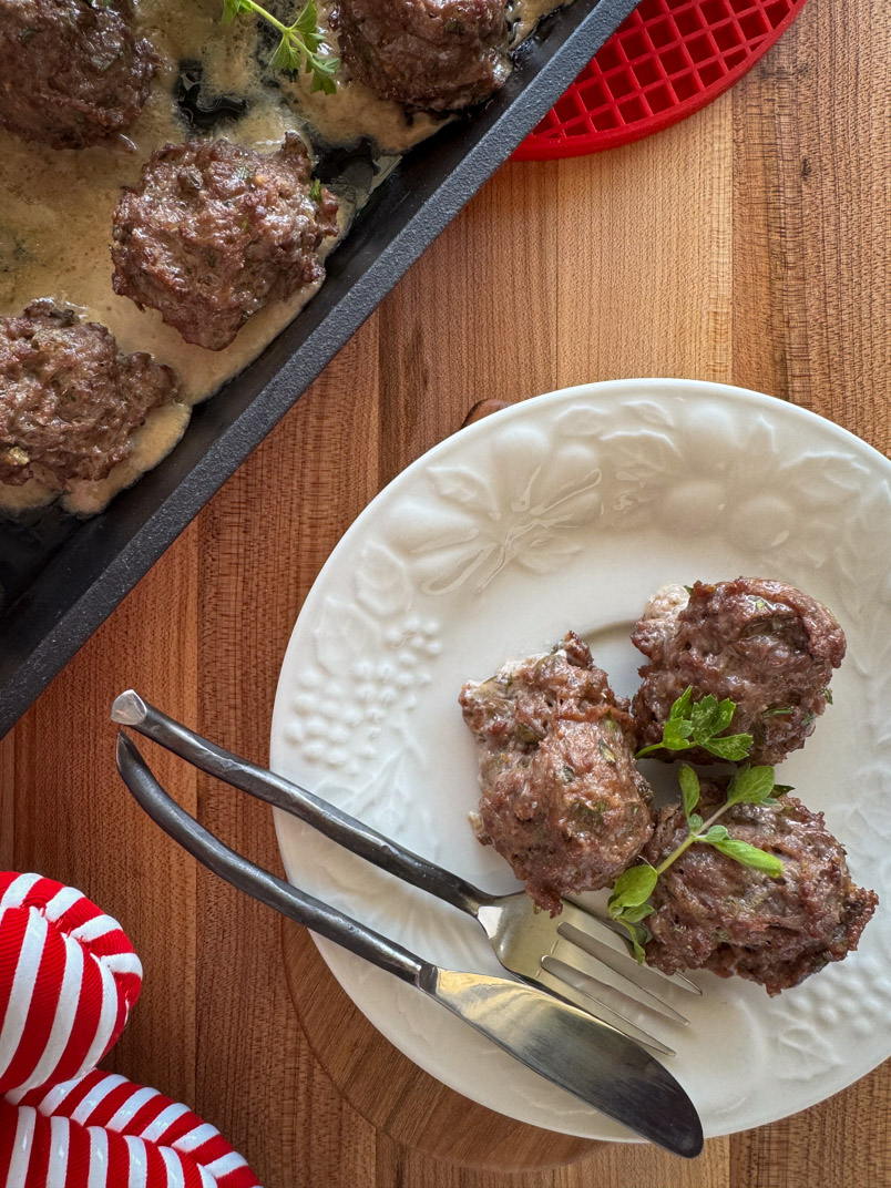 baked beef and bison meatballs baked beef and bison meatballs