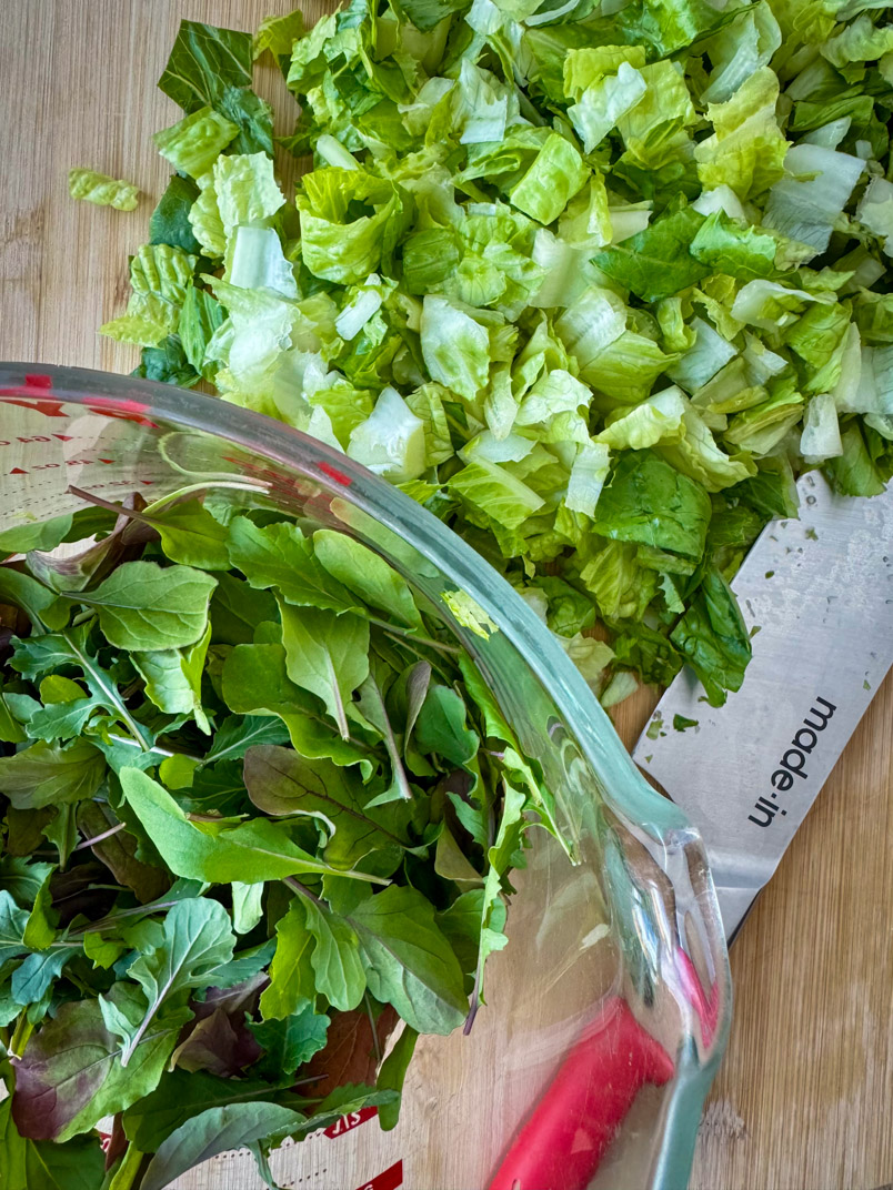 chopped romaine lettuce and arugula chopped romaine lettuce and arugula